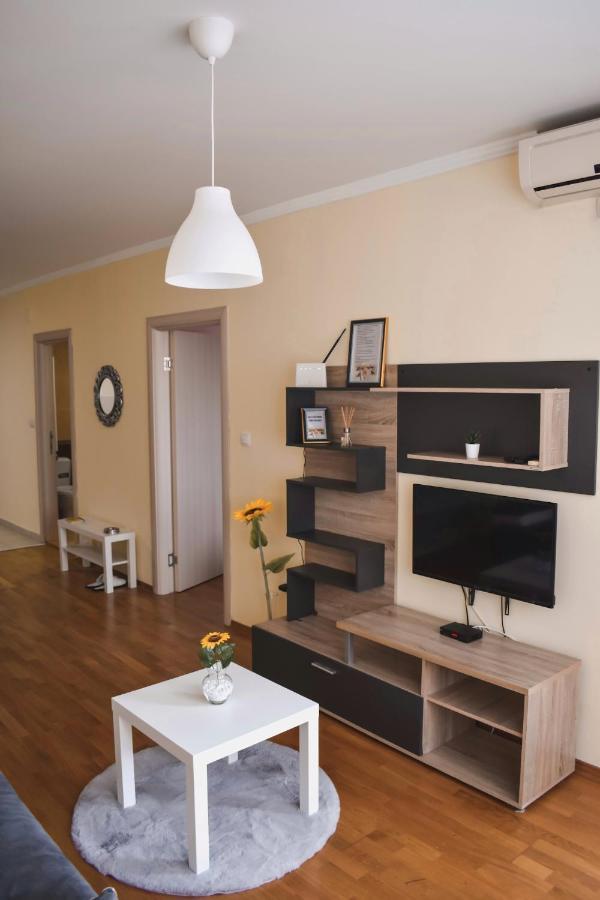 Apartment Sunflower021 Novi Sad Eksteriør billede